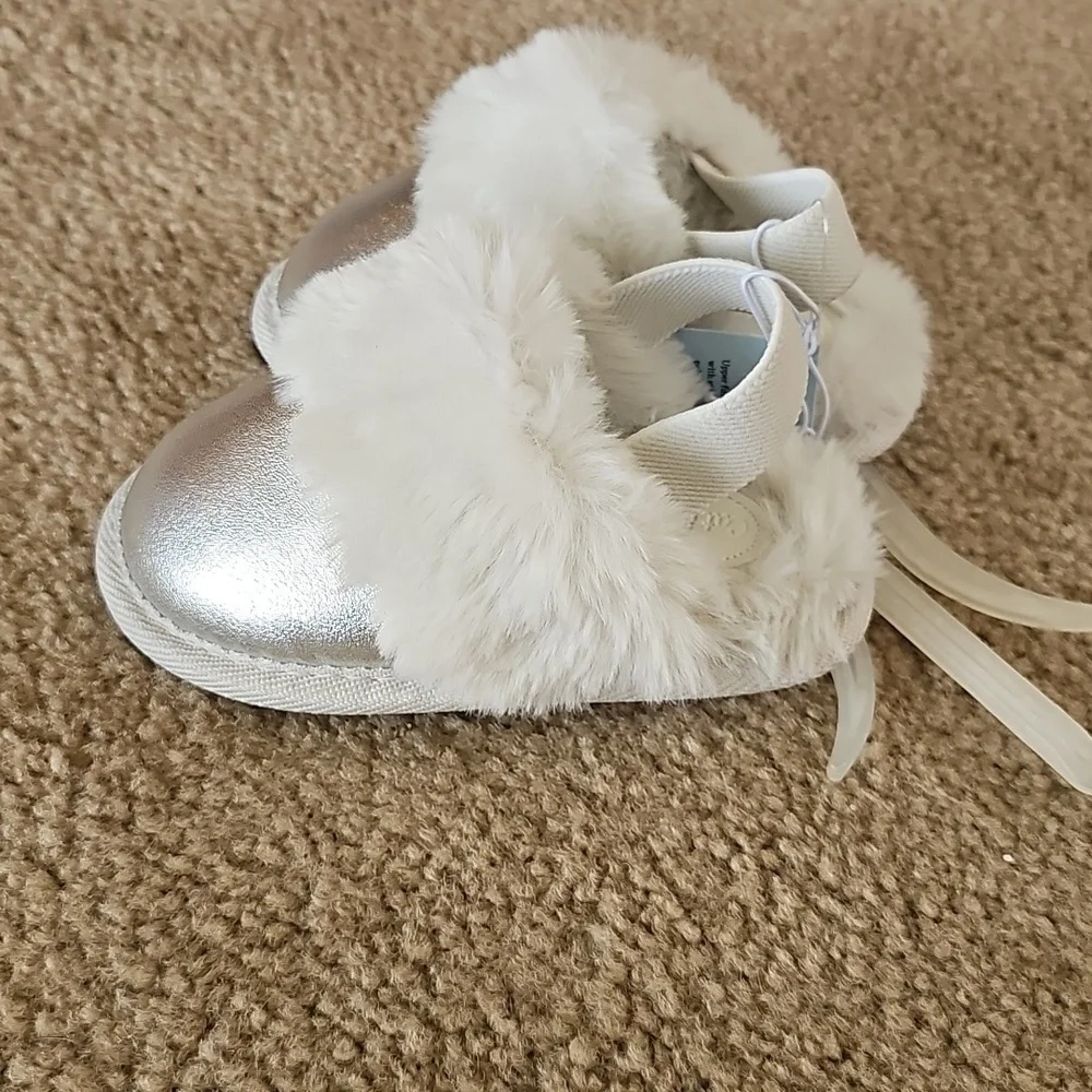 Cat & Jack Toddler Silver Slippers Size 7/8
